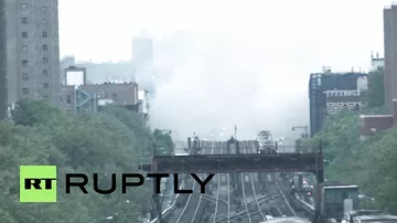 Пожар произошел в метро Нью-Йорка, движение поездов приостановлено