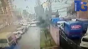Момент взрыва у суда в Измире попал на камеры