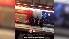 Женщина набросилась на полицию нравов в метро