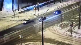Камера сняла на видео страшное столкновение машин в Петербурге