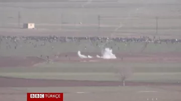 Türkiye'den Kobani'ye geçmeye çalışanlara göz yaşartıcı gaz