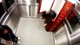 Розыгрыш с трупом в лифте довел до срыва