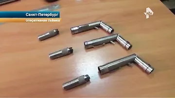 В Петербурге бойцы спецназа взяли штурмом квартиру торговца ручками пистолетами