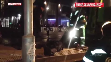 В Москве водитель упал с эвакуатора, защищая свой автомобиль