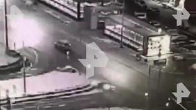 Камера сняла, как водитель выпал из машины и погиб после ДТП