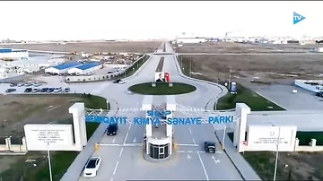 Prezident İlham Əliyev Sumqayıt Kimya Sənaye Parkında iki zavodun təməlini qoyub, vərəqə şüşə istehsalı müəssisəsinin açılışını edib
