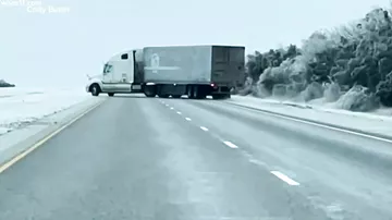 ABŞ-da həyat dondu - 3 nəfər yıxılıb öldü, 5 milyon insan işıqsız qalıb