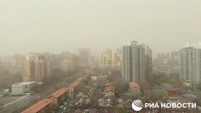 Вторая за месяц сильная песчаная буря обрушилась на Пекин
