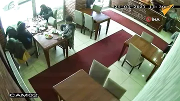 Restoranda 8 yaşlı uşağın boğazında ət qaldı - DƏHŞƏTLİ ANLAR
