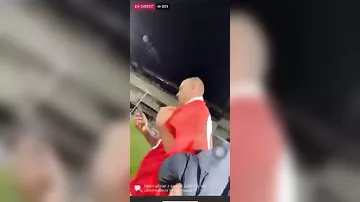 Futbolçunun anası ilə duyğusal anları