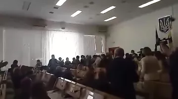 Məmurlar sessiyada dava saldılar