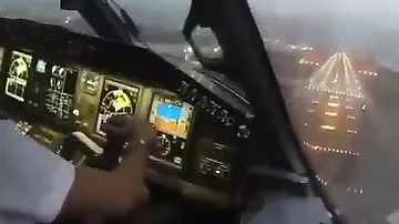 Pilot baxışı ilə eniş: unikal kadrlar