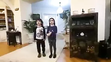 Simonyanın azyaşlı uşaqları türkləri öldürməyə çağırdı