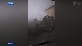 Огромная воронка торнадо прошла по семи населенным пунктам юго-востока Чехии