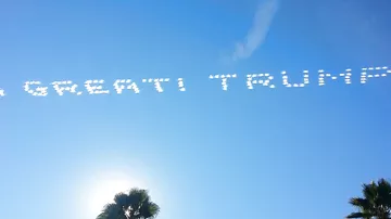 В небе над Калифорнией написали оскорбления в адрес Трампа