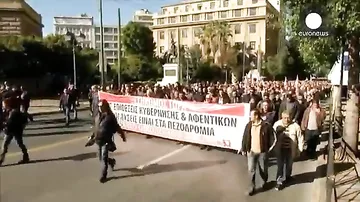 Греция- протестующим не дали пройти к премьер-министру