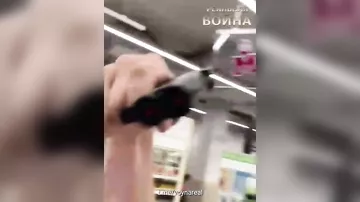 "Maskasızlar rədd olun"- deyən pensiyaçı mağazadan insanları silahla küçəyə qovdu