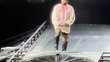 Юсиф Эйвазов в окровавленной рубашке появился на сцене Королевского театра Мадрида