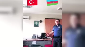 Türkiyəli polis Azərbaycan üçün mahnı oxudu