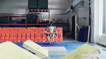 İnsana bənzər Atlas robotu parkur hərəkətlərini öyrənib