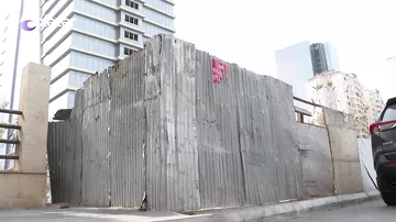 İcra hakimiyyətinin yerləşdiyi binanın yaxınlığında piyada səkisi zəbt edilib