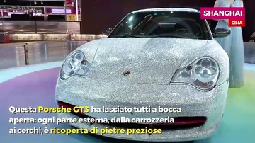 Üzəri daş-qaşlarla örtülü avtomobil nümayiş olundu