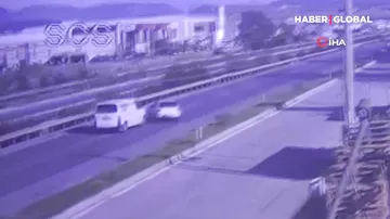 Yol kənarındakı baryerlərə çırpılan avtomobil ağır qəza törətdi – ANBAAN