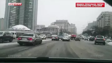 На Новом Арбате таксист сбил инспектора ГИБДД