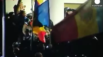 Сторонники оппозиции штурмовали здание парламента Молдавии