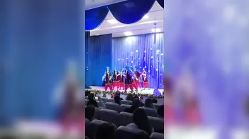 Новогодний праздник в Баку с песнями и танцами, сказочными персонажами