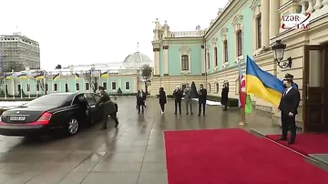 Azerbaijani, Ukrainian Presidents hold one-on-one meeting