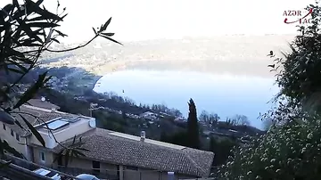 Papanın yay iqamətgahının yerləşdiyi, Albano gölünün sahilindəki Kastel Qandolfo şəhəri