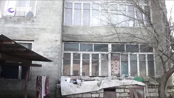 Bağça binasında toyuq kəsimi ilə məşğul olurlar