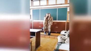Ukraynalı qızların görüntüləri gündəm oldu: Hərbi hissələrdə...