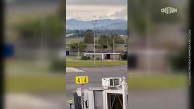 Экстремальная посадка пассажирского самолета попала на видео