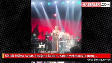 58 yaşlı Hülya Avşar dərin yarıqlı libası ilə göz oxşadı