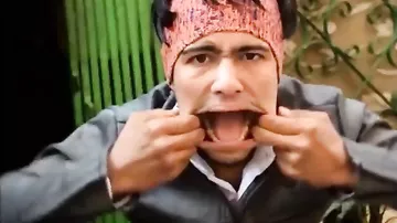 Непалец засунул в рот 138 карандашей