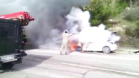 Водитель бетононасоса потушил горящий автомобиль