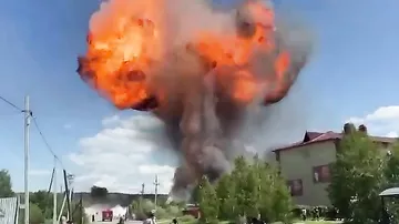 Мощный взрыв на газовой заправке в российском регионе попал на видео