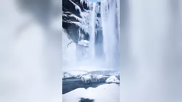 Зимний Скоугафосс, водопад на юге Исландии
