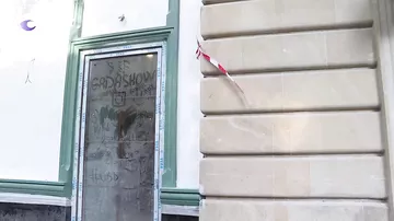 Bakıda tarixi binanın fasadına ziyan vurulub