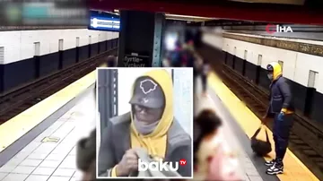 Metrostansiyada gərgin anlar: afroamerikalı sərnişini relslərin üzərinə yıxdı
