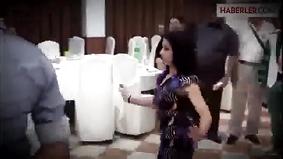 Арабка красиво танцует