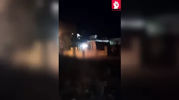 İranda etirazçılar teleradio şirkətinin inzibati binasına Molotov kokteyli atdılar
