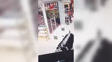 Mağazada pulqabını BELƏ OĞURLADI
