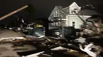 Pазрушительный торнадо промчался по окрестностям  Нового Орлеана
