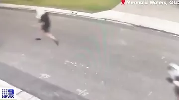 Alt paltarda olan kişi soyğunçuları belə qovdu