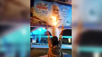 Hicabsız qadın molla rejiminə belə üsyan etdi