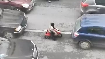 Yasamalda 4-5 yaşlı uşağın motosiklet sürdüyü görüntülər araşdırılır