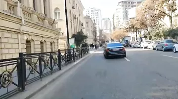 İran səfiri jurnalistlərdən belə qaçdı